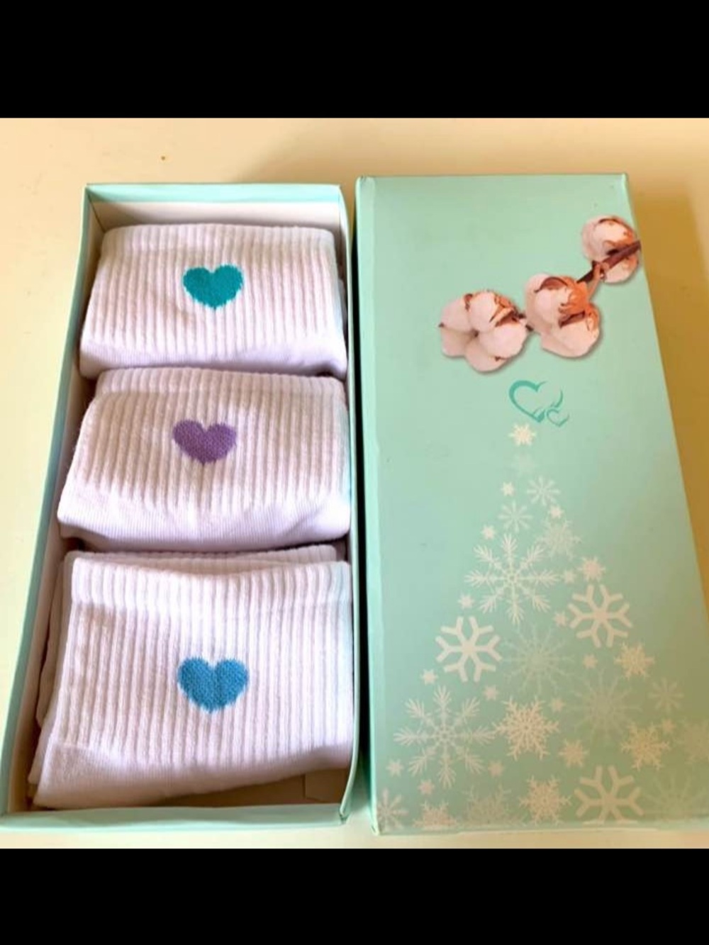 NWT Set of 3 crew socks featuring heart designs.
